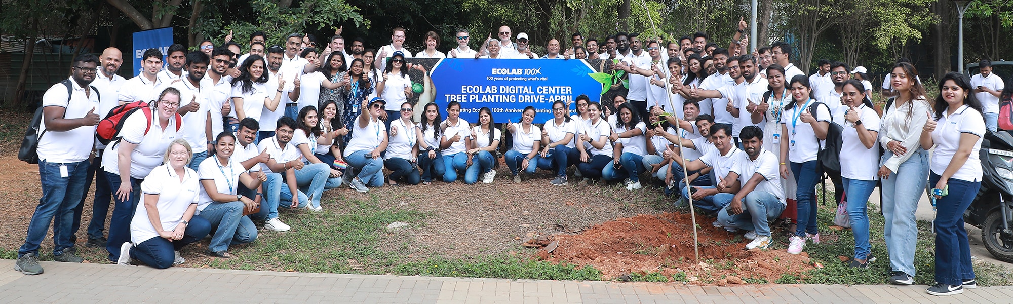 Ecolab group of employees at tree planting day April 2023
