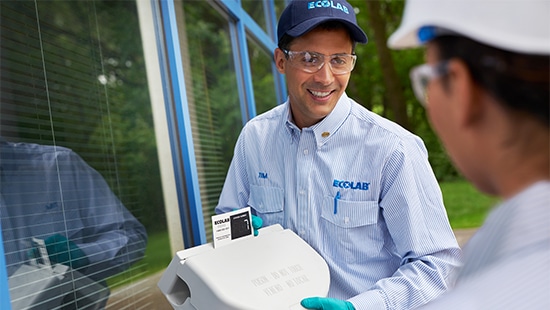 Two Ecolab experts are inspecting a building for pests.