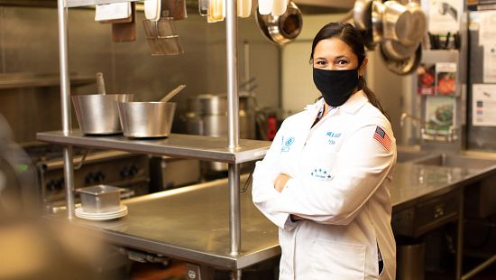 Ecolab employee wearing mask in commercial kitchen in corporate sustainability report strategy for COVID-19 Response