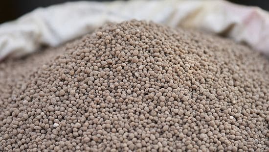 iStock-909361018_fertilizer_pellets.jpg