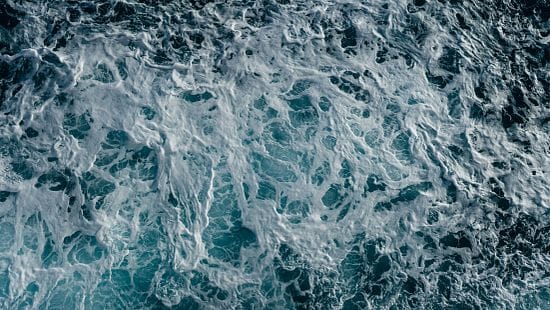 water waves in close up photography